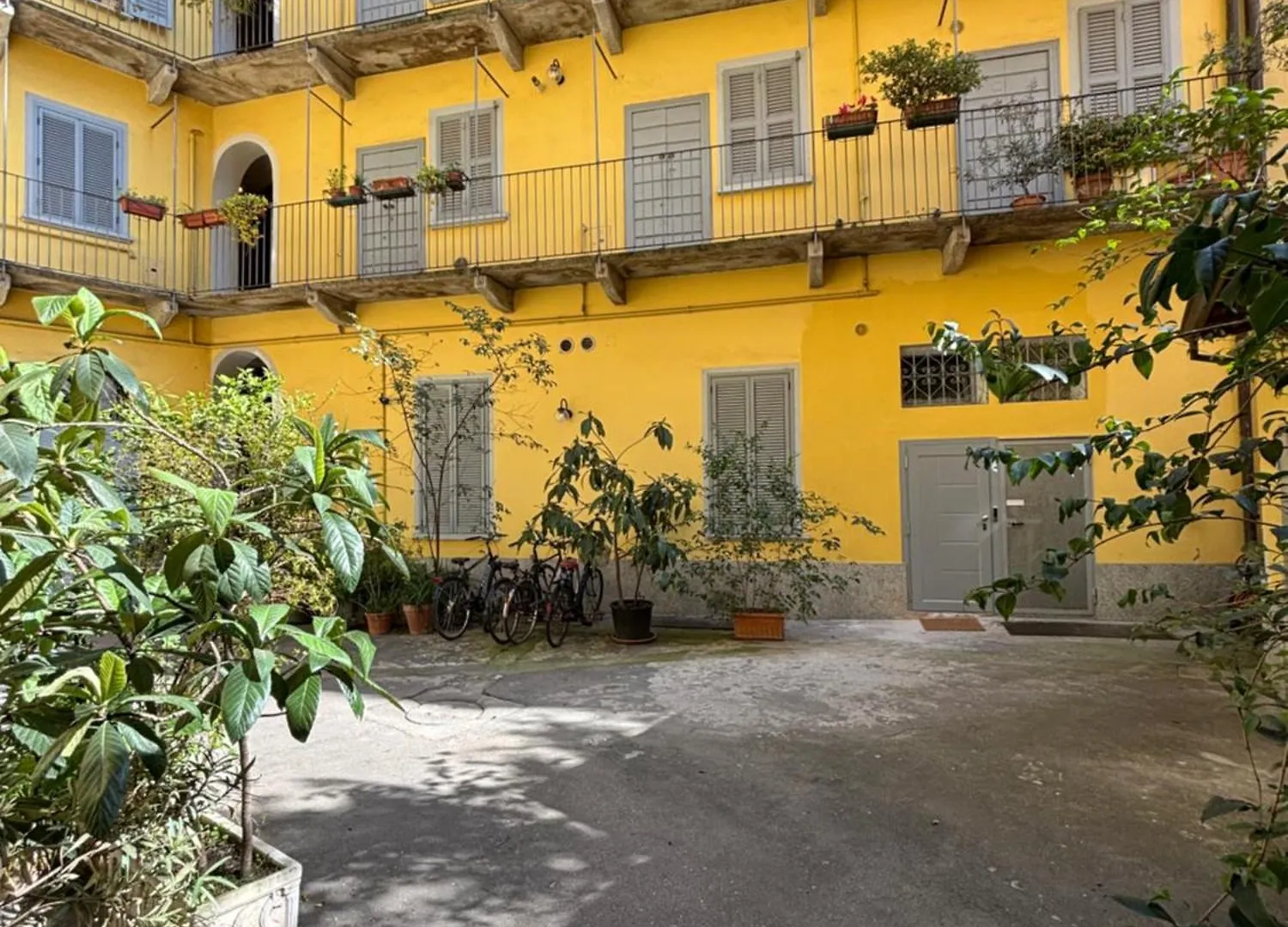 La Vecchia Milano-Les Nubles Vannucci - Il Ballatoio E Il Cortile 0*, Milano Italia